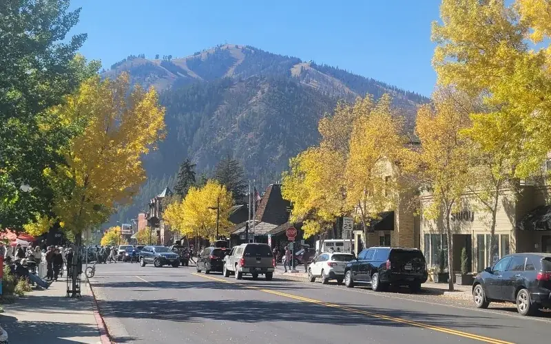 Ketchum, Idaho — Sun Valley mountain environment and its effect on mid-century modern furniture